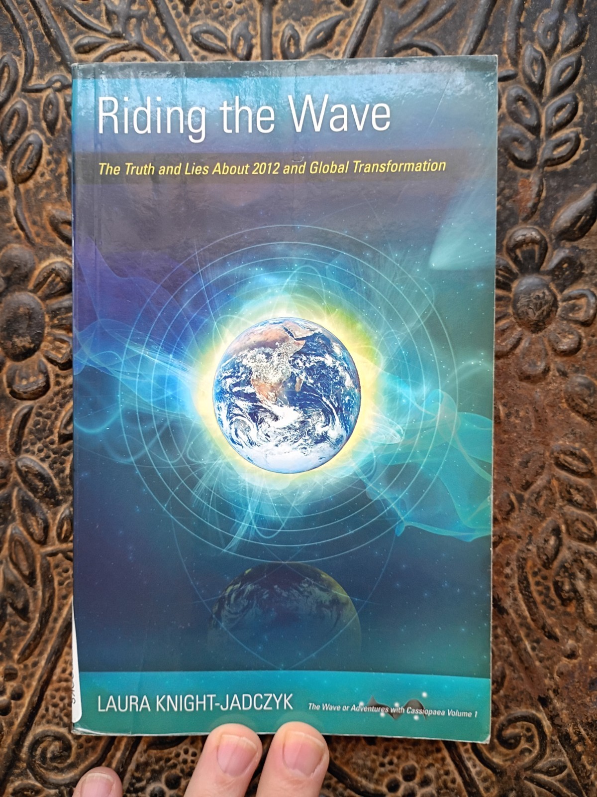 RIDING THE WAVE: THE TRUTH AND LIES ABOUT 2012 AND GLOBAL By Laura Knight