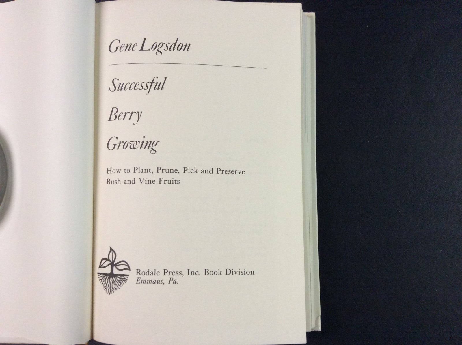 Successful Berry Growing Gene Logsdon Hardcover 1974 200 pages (Very Good)