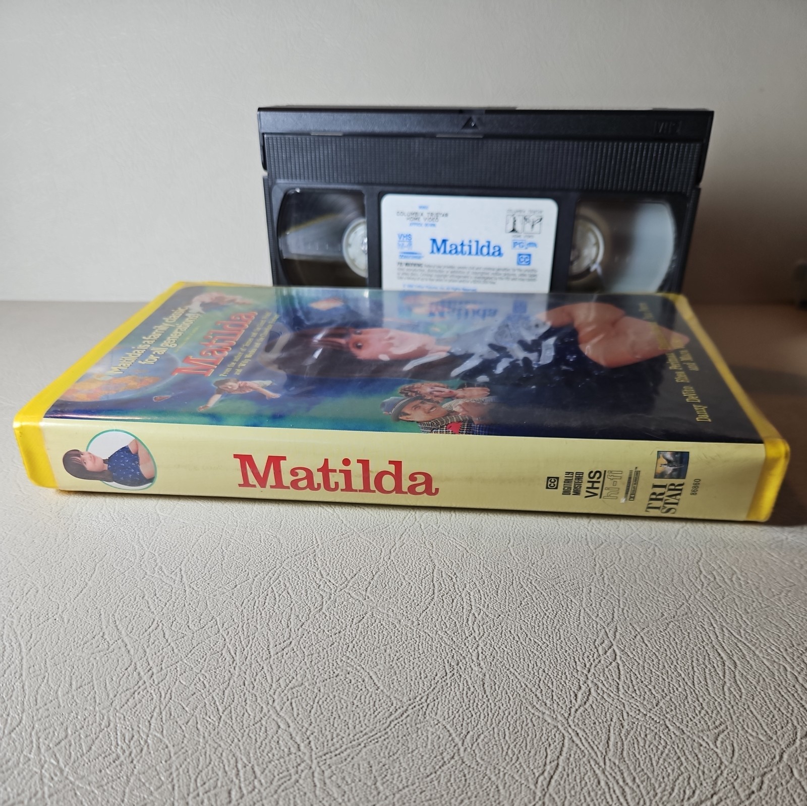 Matilda by Roald Dahl First Edition + Matilda Vintage VHS – VG – Y2K 90’s Danny
