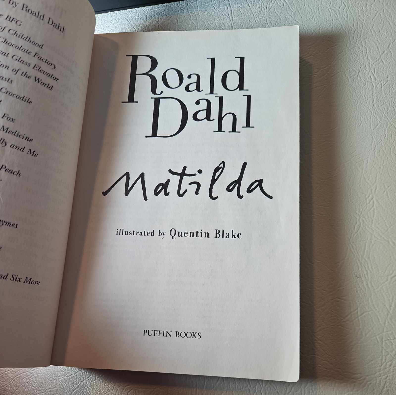 Matilda by Roald Dahl First Edition + Matilda Vintage VHS – VG – Y2K 90’s Danny