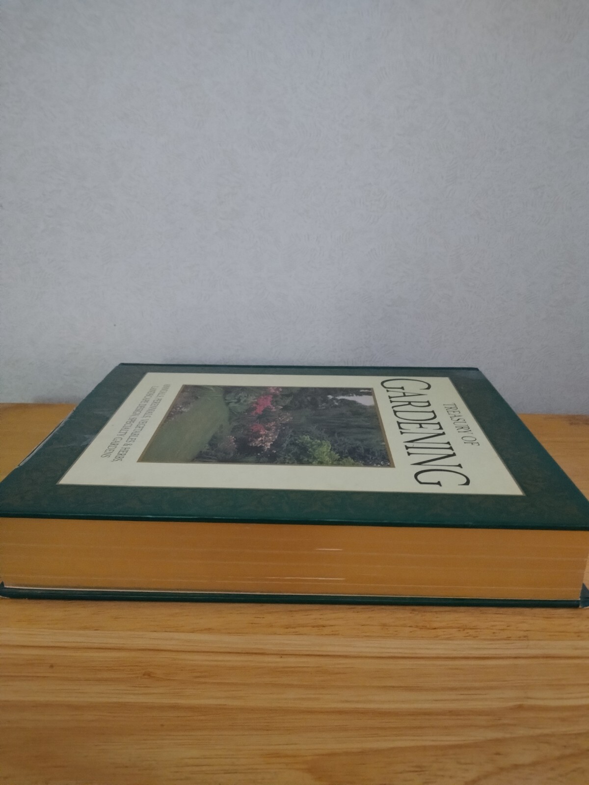 Treasury Of Gardening Hardcover Book 1994 576 Pages