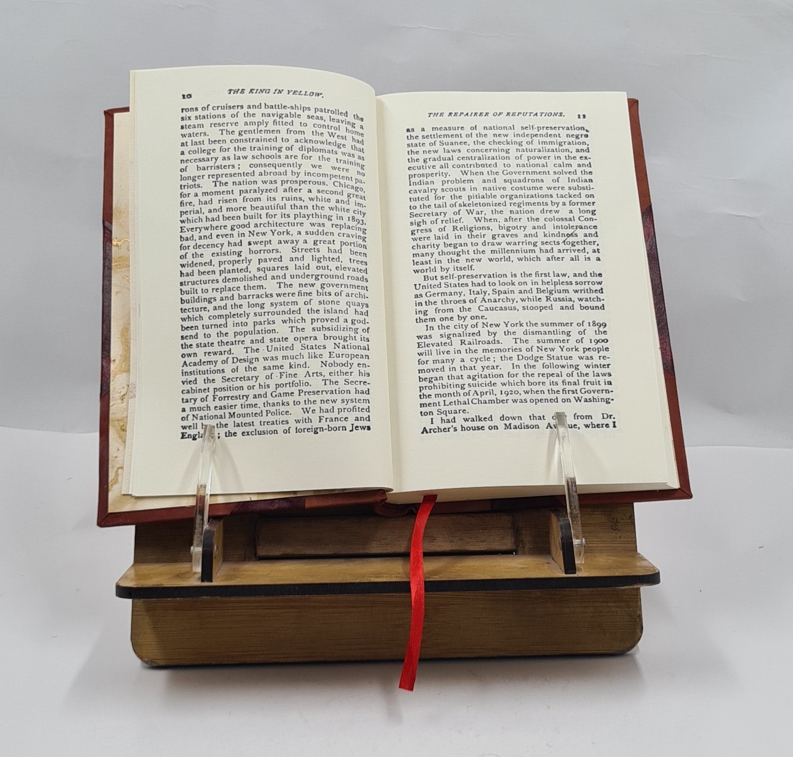 The king in yellow 1895 by Robert W. Chambers [Leather Bound]