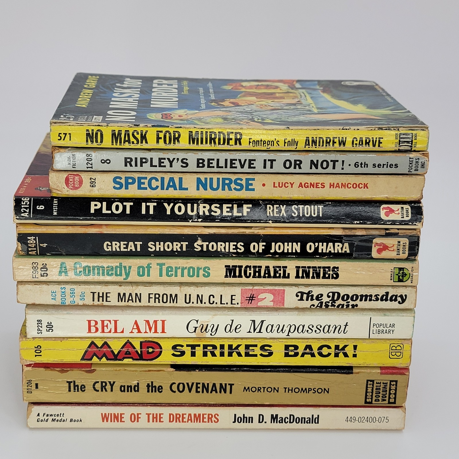 Lot of 11 vintage paperback books 1950s 1960s murder scifi humor mystery crime