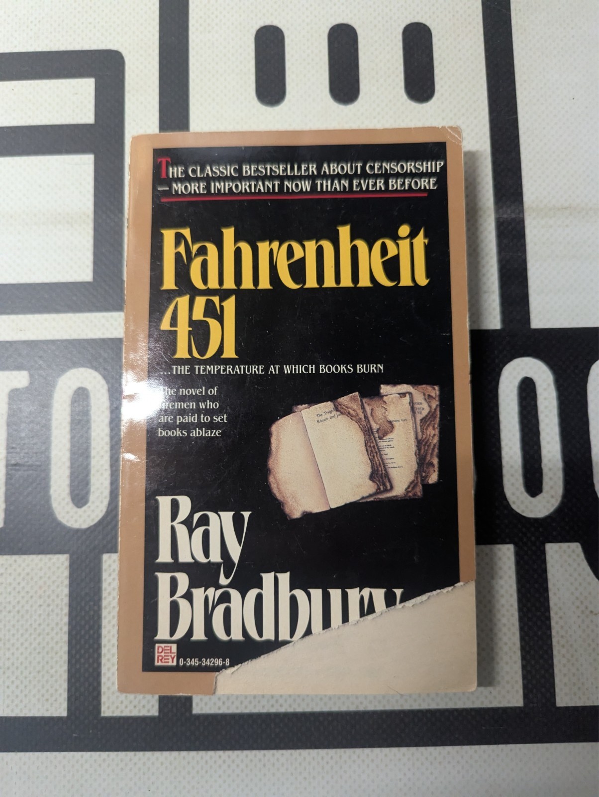 Fahrenheit 451 by Ray Bradbury 1987 Paperback Vintage! Fireman Fires Heat Ouch