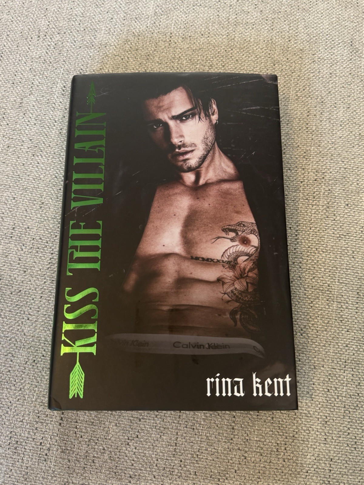 Kiss The Villain By Rina Kent Baddies Book Box Special Edition MM Romance