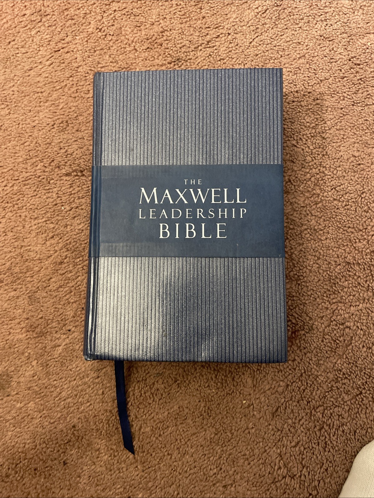 The Maxwell Leadership Bible: – Leather Bound, by Maxwell John C. Blue