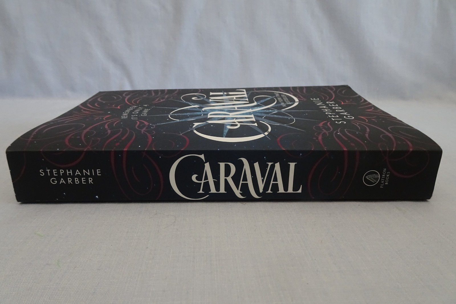 Stephanie Garber Caraval English YA Fantasy & Magic Novel 1st 2018 Flatiron PB