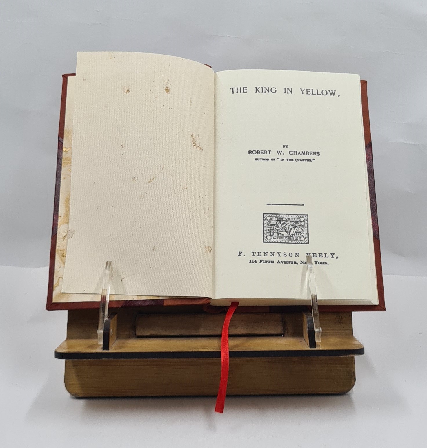 The king in yellow 1895 by Robert W. Chambers [Leather Bound]