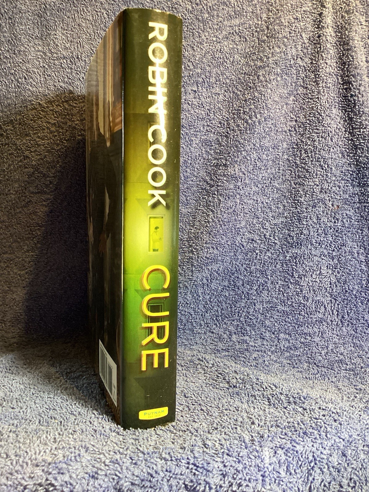 Novel Robin Cook “Cure” 396 Pages G.P.Putman & Sons 2010.